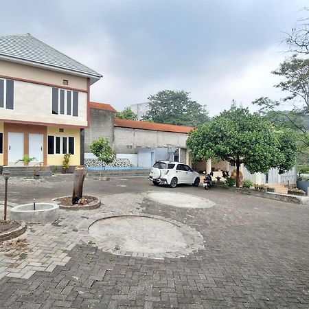Villa Bukit Bunga Syariah Redpartner Pacet Mojokerto 외부 사진
