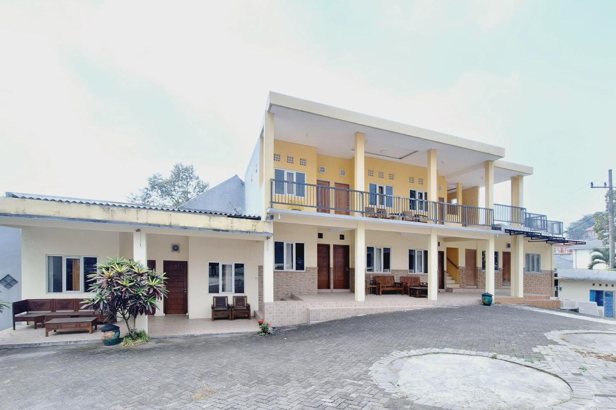 Villa Bukit Bunga Syariah Redpartner Pacet Mojokerto 외부 사진