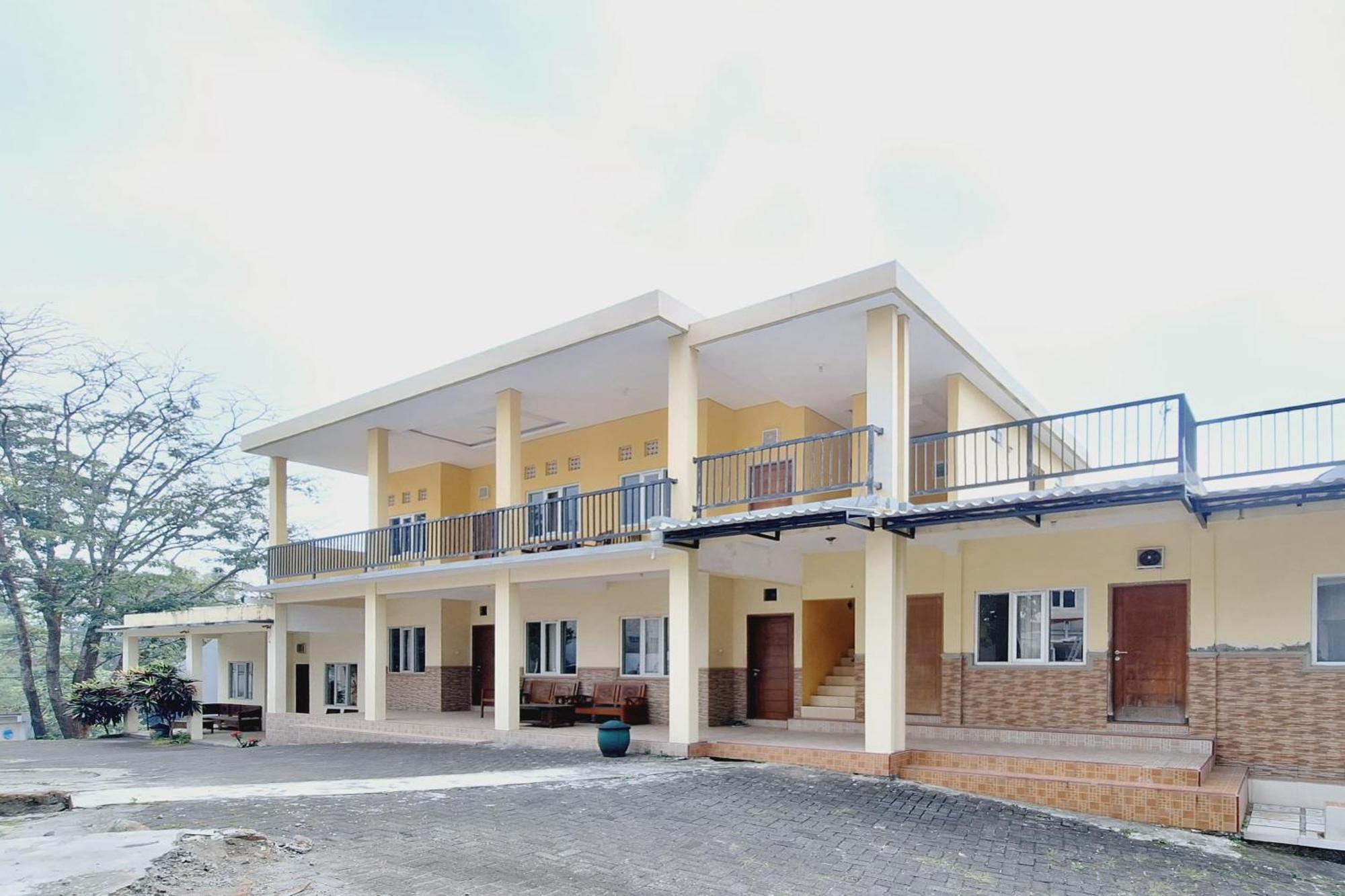 Villa Bukit Bunga Syariah Redpartner Pacet Mojokerto 외부 사진