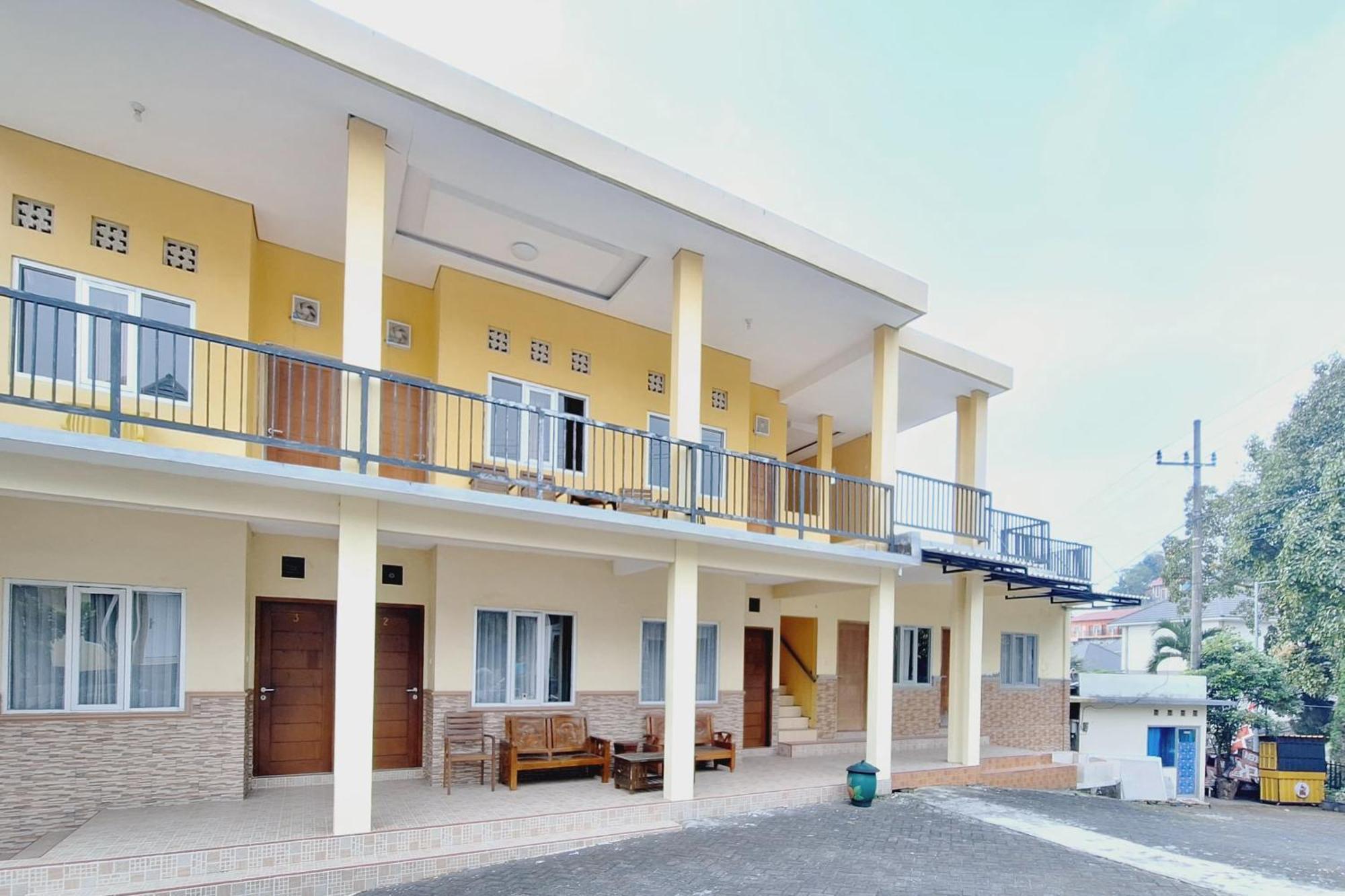 Villa Bukit Bunga Syariah Redpartner Pacet Mojokerto 외부 사진
